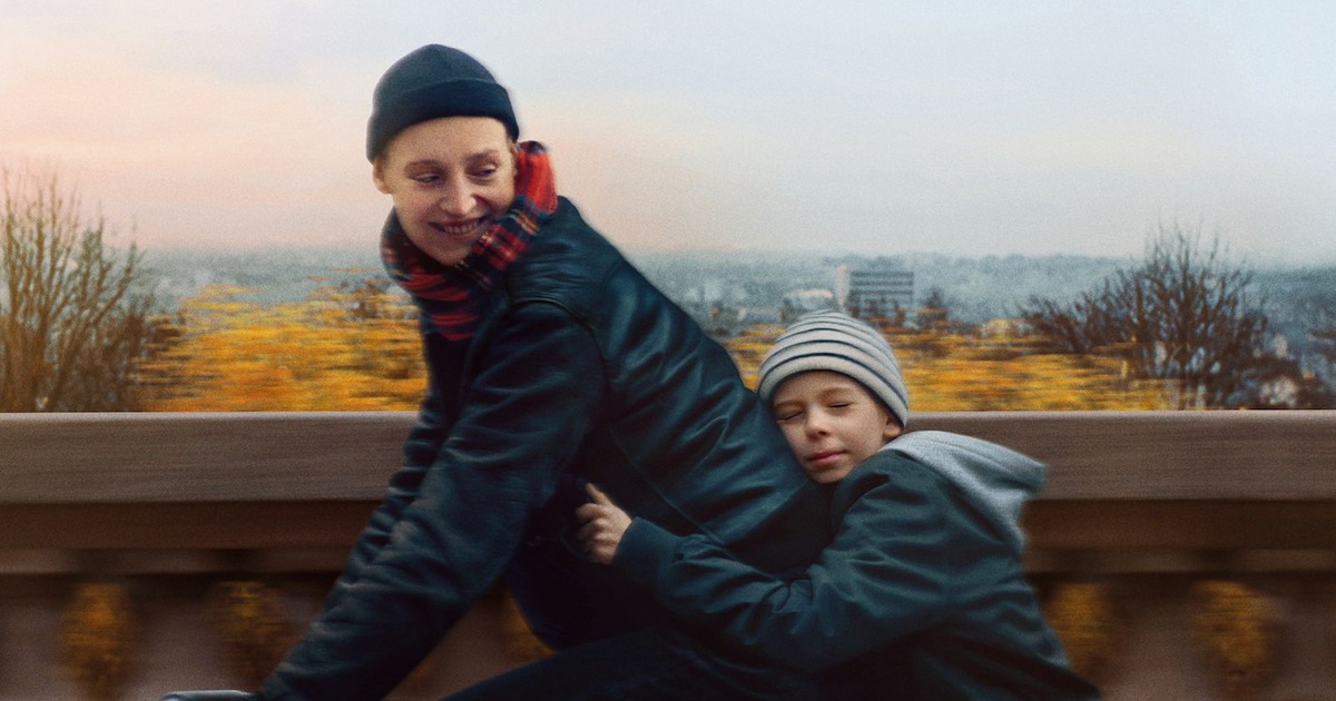 Aime-moi tendrement, film lesbien d’Anna Cazenave Cambet avec Vicky Krieps, adaptation de Constance Debré