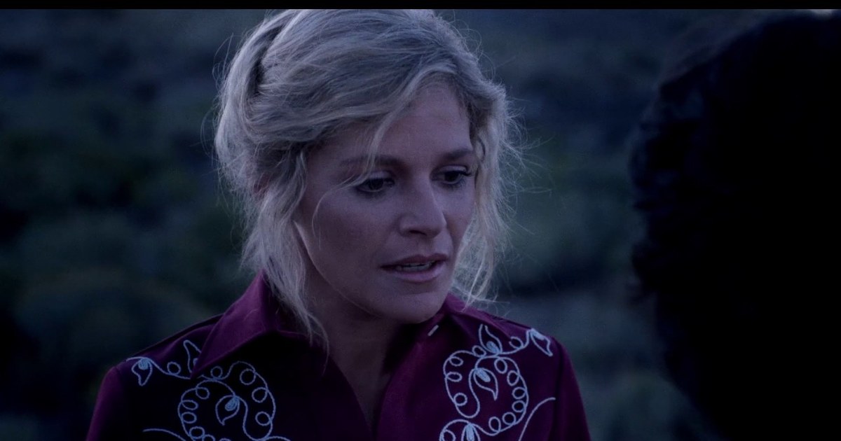 Cay et Vivian dans Desert Hearts, film lesbien classique de Donna Deitch, dans le désert du Nevada