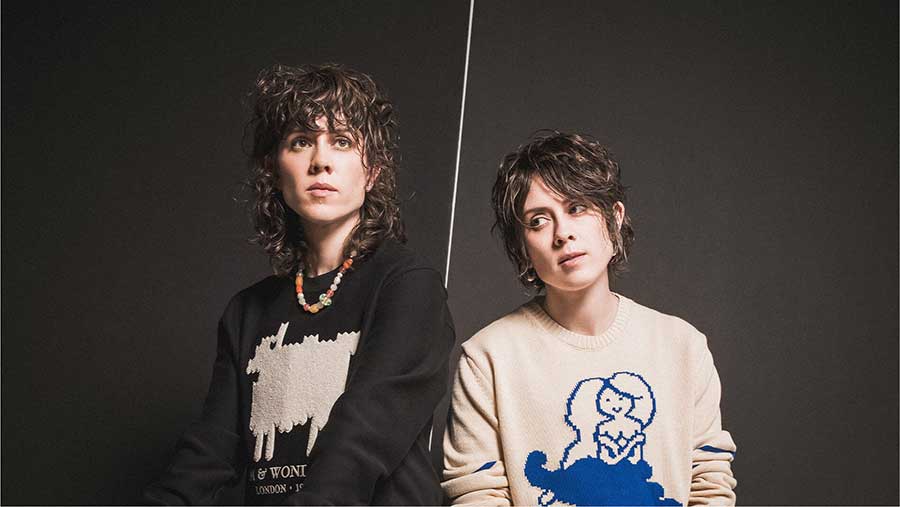 footer-tegan-sara Le double visage de la célébrité : L’histoire troublante de Tegan et Sara via Curve magazine