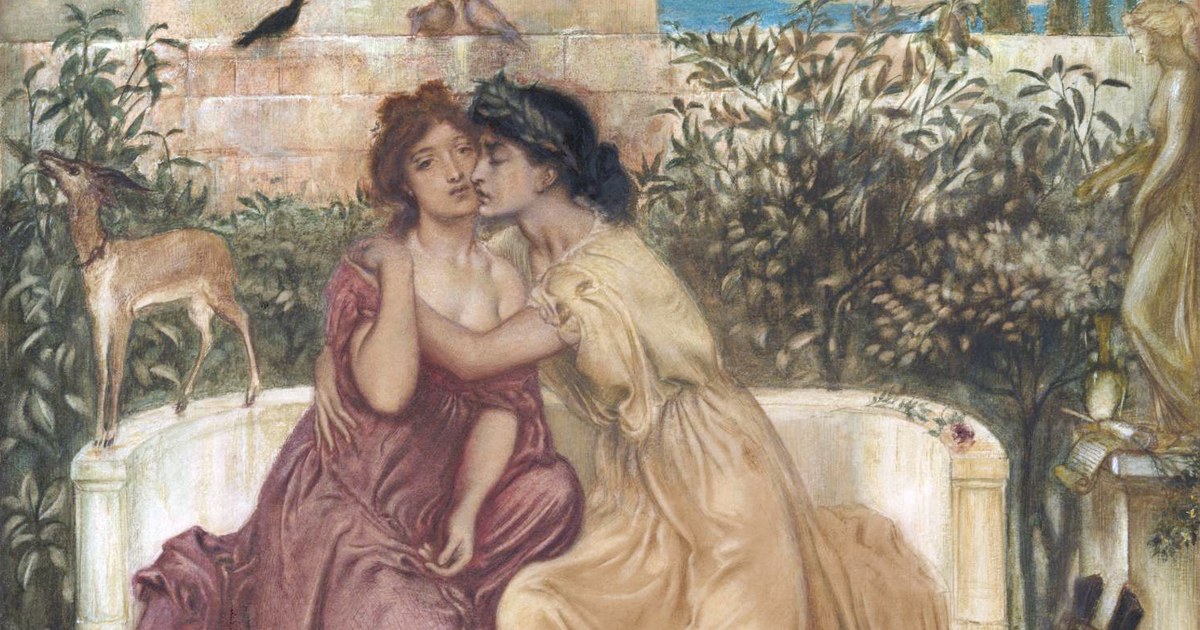 Sappho et Erinna enlacees dans un jardin de Mytilene, peinture preraphaelite illustrant l'amour entre femmes a Lesbos