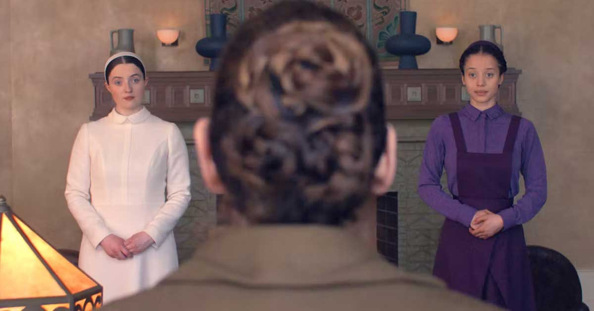 The Testaments sur Disney+ : Chase Infiniti dans le rôle d'Agnes et Lucy Halliday dans celui de Daisy, duo central de la suite saphique de La Servante écarlate signée Bruce Miller