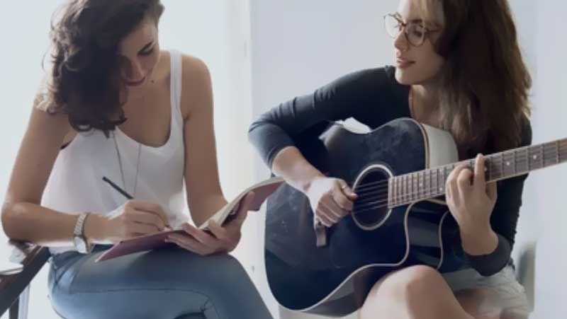 les-meilleurs-musiques-et-chansons-lesbiennes-et-lgbt-5ea7c0eb image